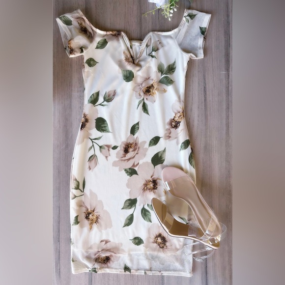Dresses & Skirts - Floral Dress
